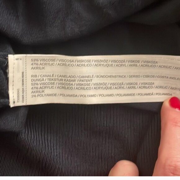 Boxy cropped sweater from Mango with pockets. - Picture 6 of 6